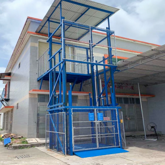 吕梁建材厂室外升降货梯安装